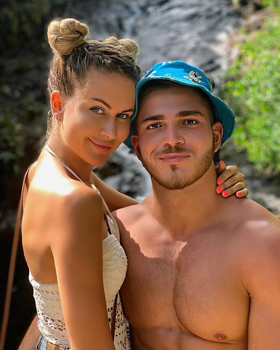    Марина Африкантова и Роман Капаклы