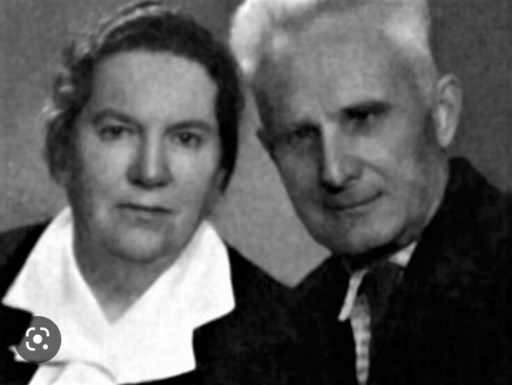 РодИтели Элины Быстрицкой.