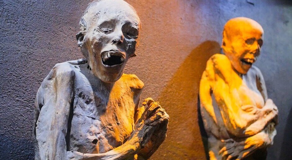    Мумии мексиканского города Гуанахуато представлены в галерее. Листайте картинки! Источник: Фото: listverse.com; scribol.com
