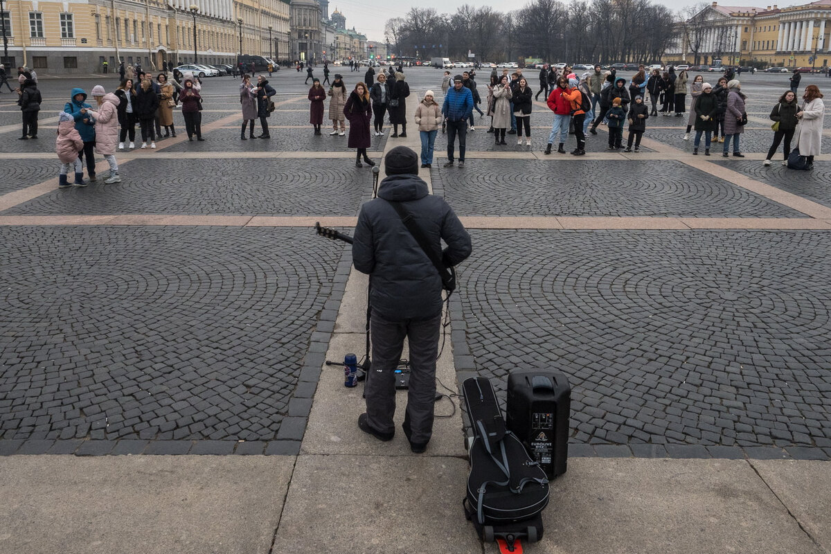 В Центральном районе Петербурга подготовили список адресов, где разрешат  играть музыкантам и проводить другие уличные выступления. Читайте на  