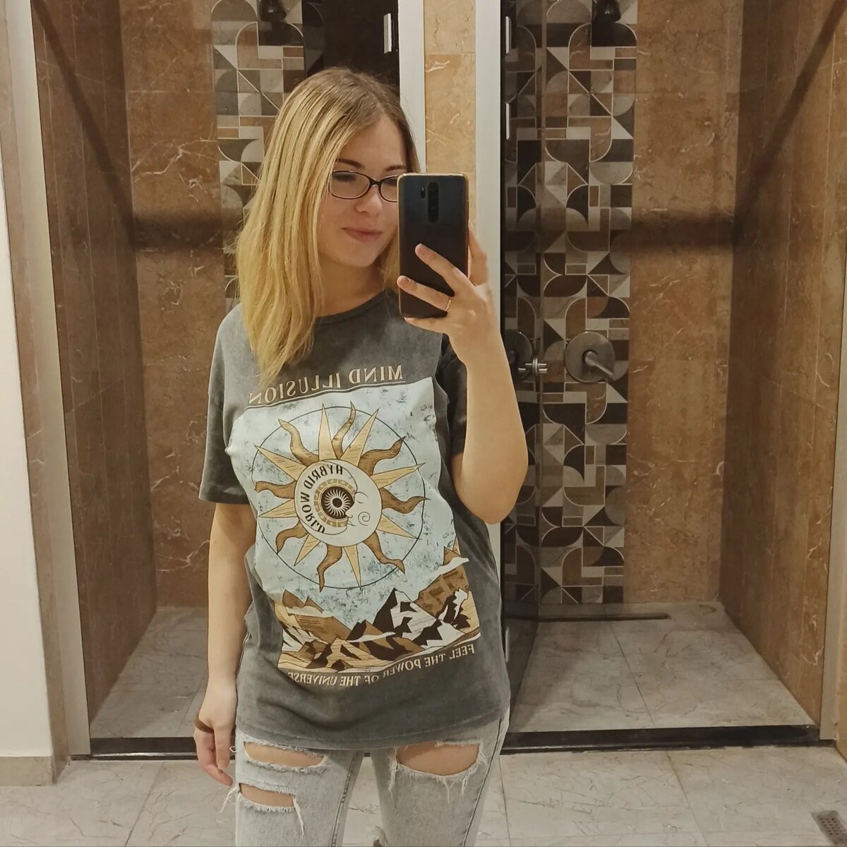 Куда ж без фото в туалете