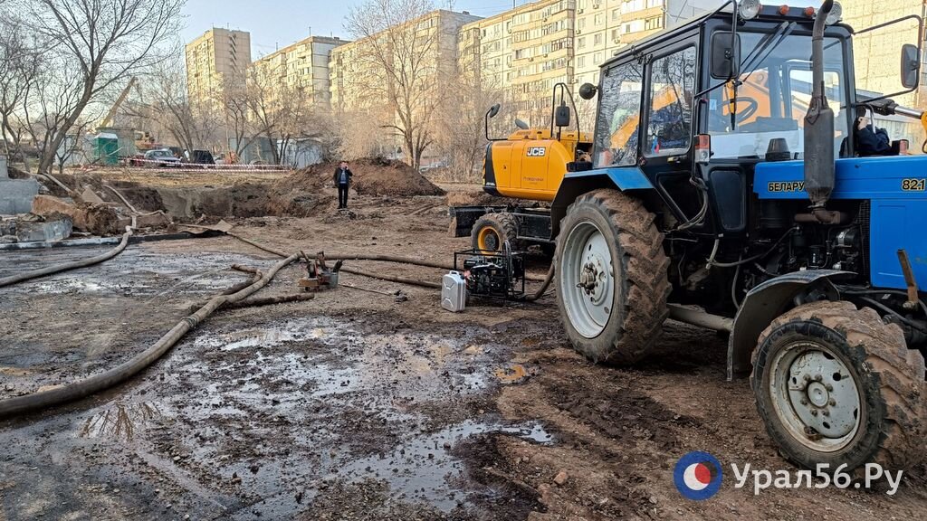    Воды нет второй день: Сроки окончания ремонта водовода на улице Степана Разина в Оренбурге сдвинули до 22:00
