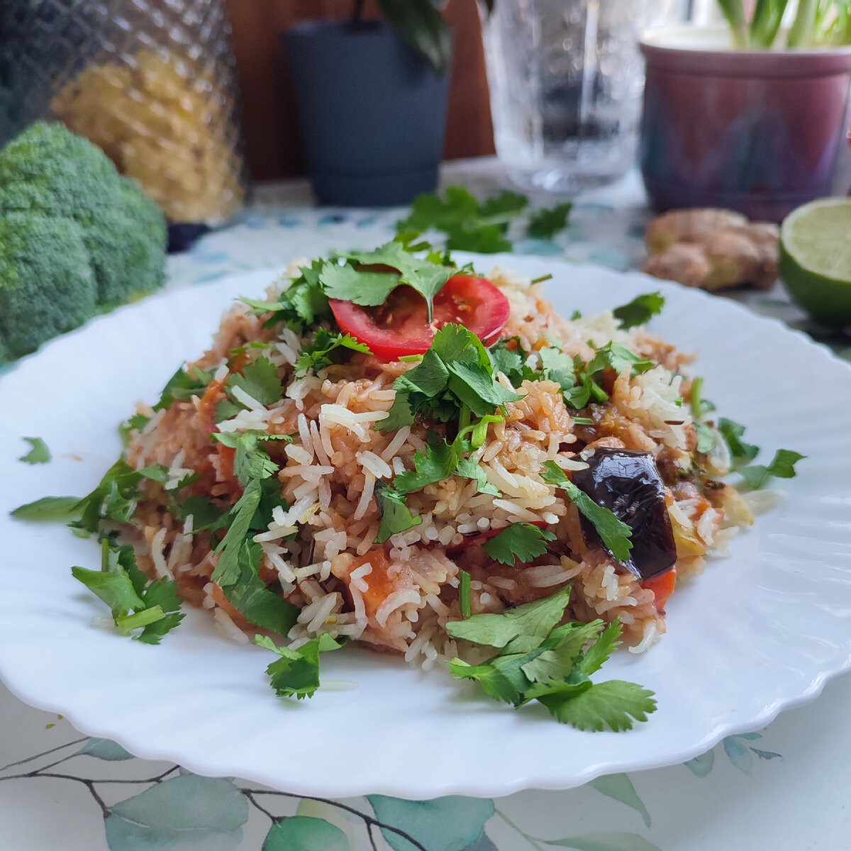 Бирьяни с бататом, баклажаном и брокколи. 