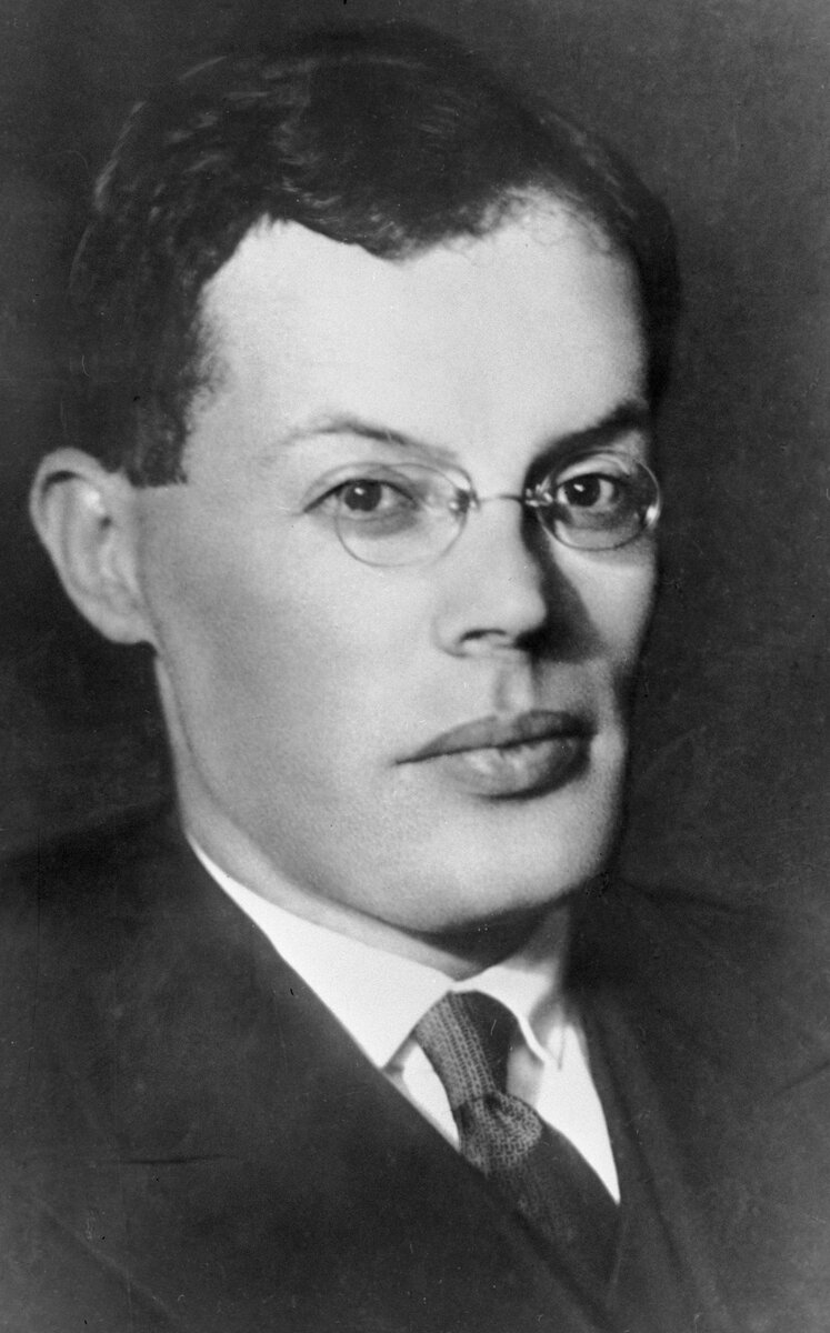 Илья Ильф (1897-1937) не дожил и до 40 лет. Причина смерти - туберкулёз лёгких.