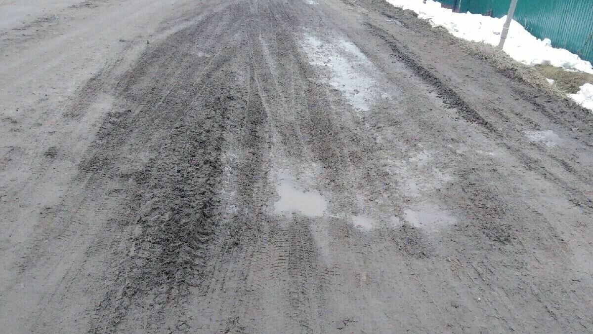     В соцсетях жители Балезинского района пожаловались на «невидимую» отсыпку дороги асфальтовой крошкой.