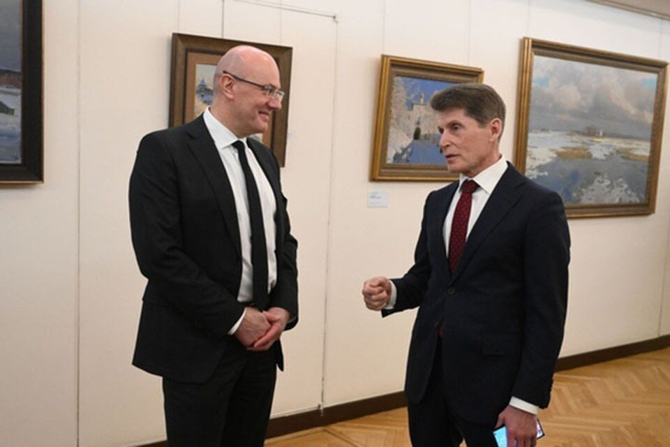     Олег Кожемяко обсудил строительство курорта с зампредседателя Правительства РФ Дмитрием Чернышенко. Фото: government.ru.