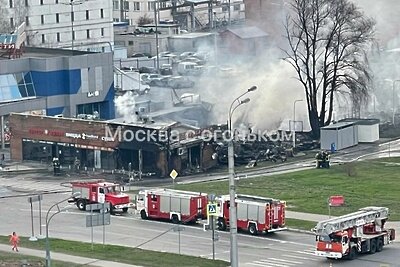   Пожар на рынке в Химках ©Telegram-канал "Москва с огоньком"