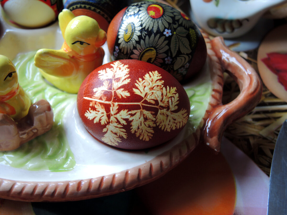 А если еще приложить листок в колготки, то любое пасхальное яйцо становится эксклюзивом!