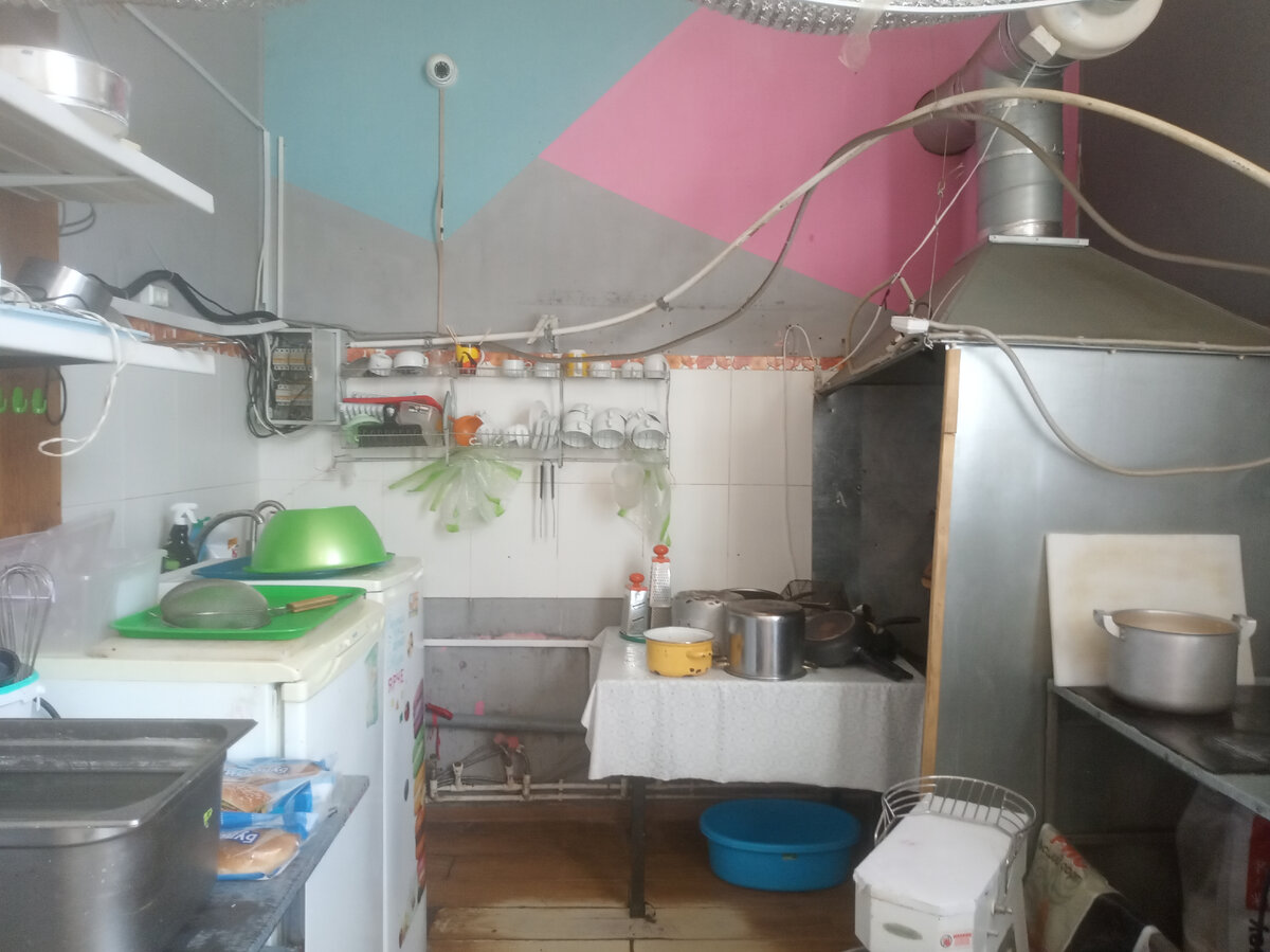 Кухня в пиццерии