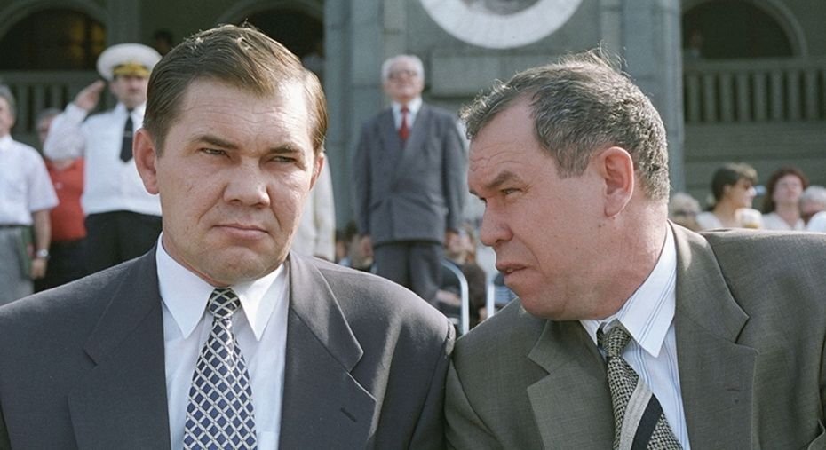 Два генерала-героя того времени — Александр Лебедь и Лев Рохлин/ © РИА Новости