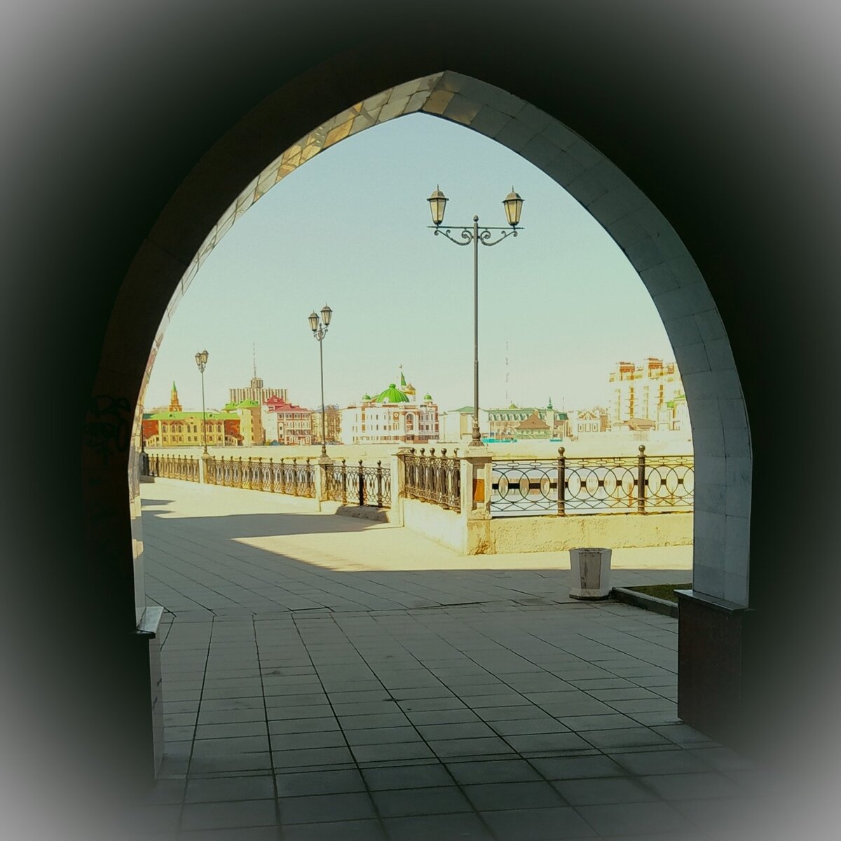 Порой люди со стороны видят этот выход , а сам человек почему-то нет  