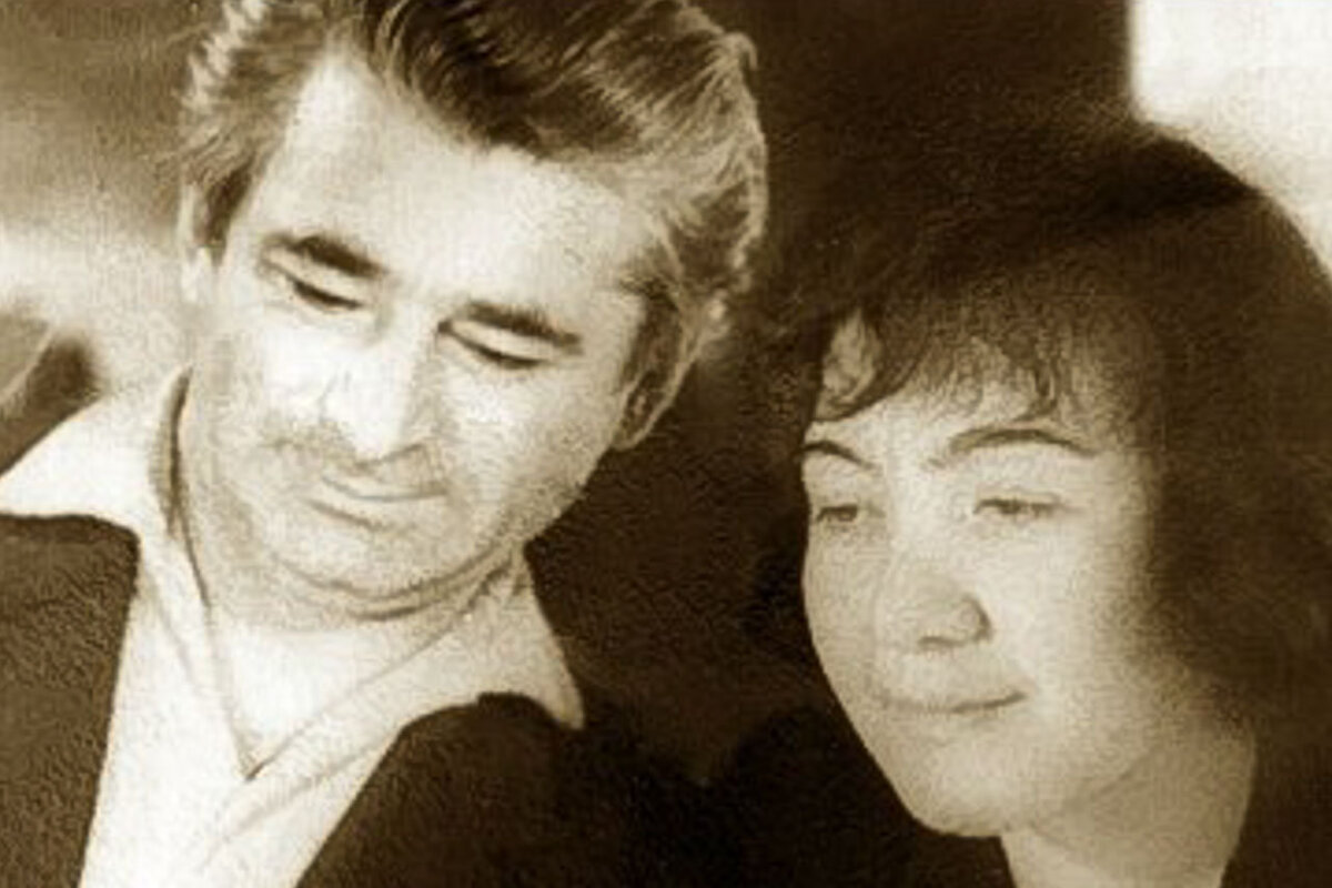 Работа над эскизом спектакля "Такая любовь". 1962 год © Foto/ Нелли Эшба