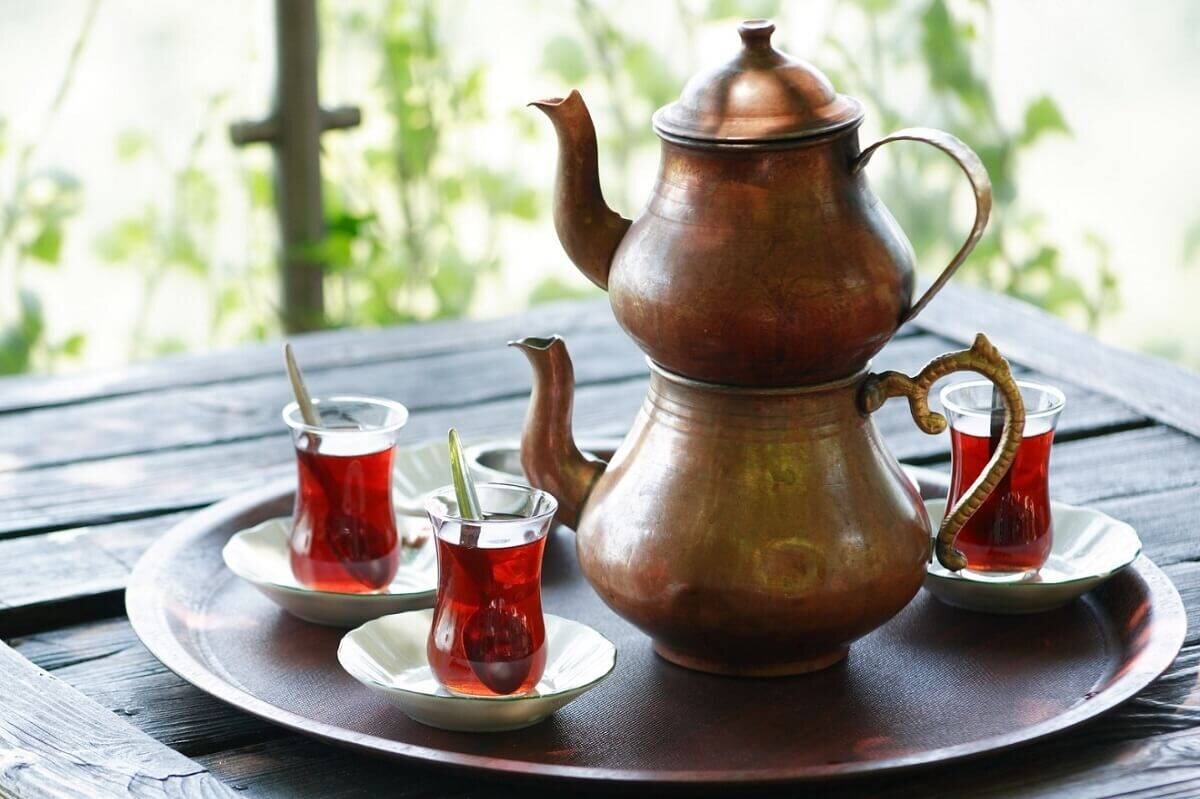 Почему турки пьют. Турецкий чай mutlu Berg Tea. Турецкие чайники и армуды. Чай в чайнике. Турецкий чайник.