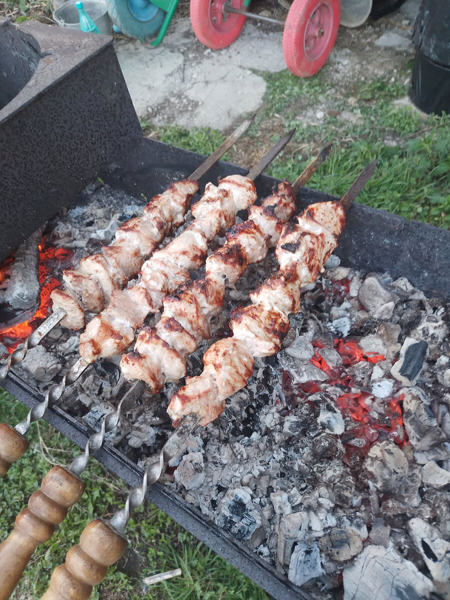 Почти уже готовый шашлык)