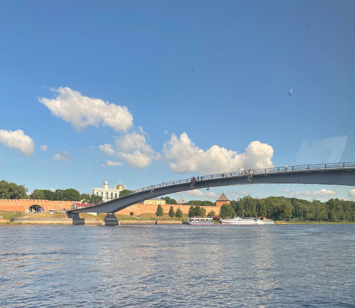 пешеходный мост в великом новгороде