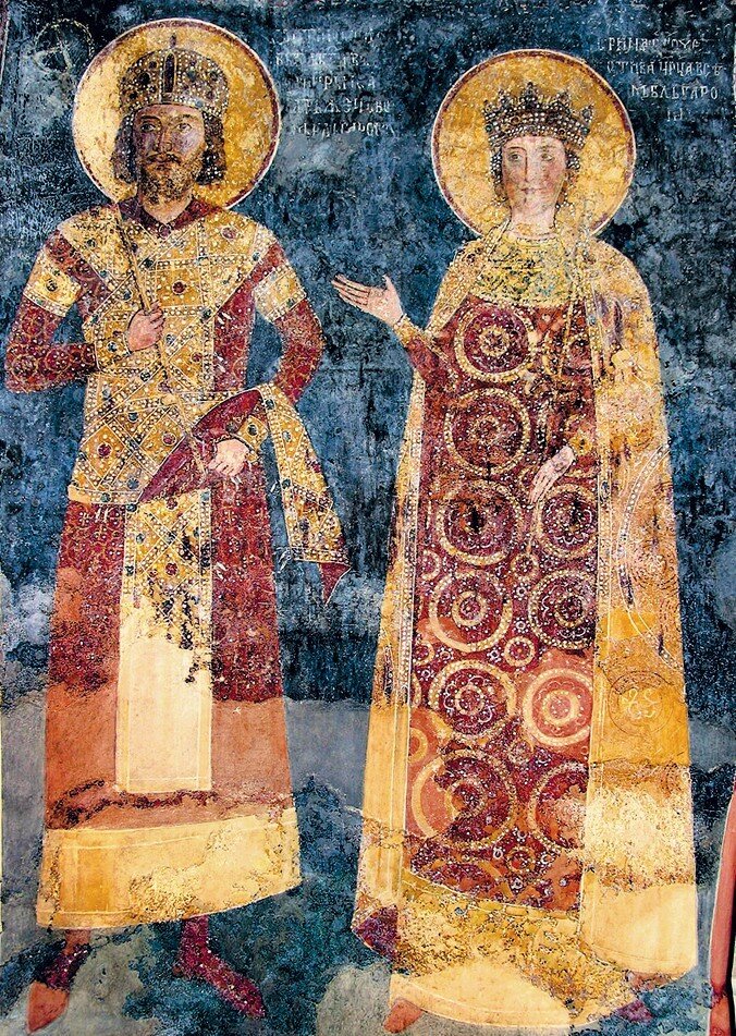 Царь Константин I Тих и его вторая жена царица Ирина Ласкарине, дочь никейского императора Феодора II Ласкариса. Царица настраивала мужа на военные конфликты с Византией, чтобы вернуть утраченные земли
