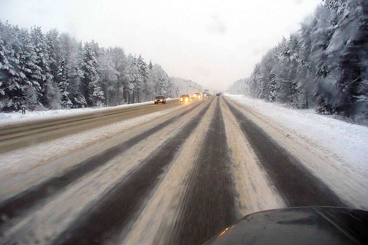 Сплошная линия заметена снегом