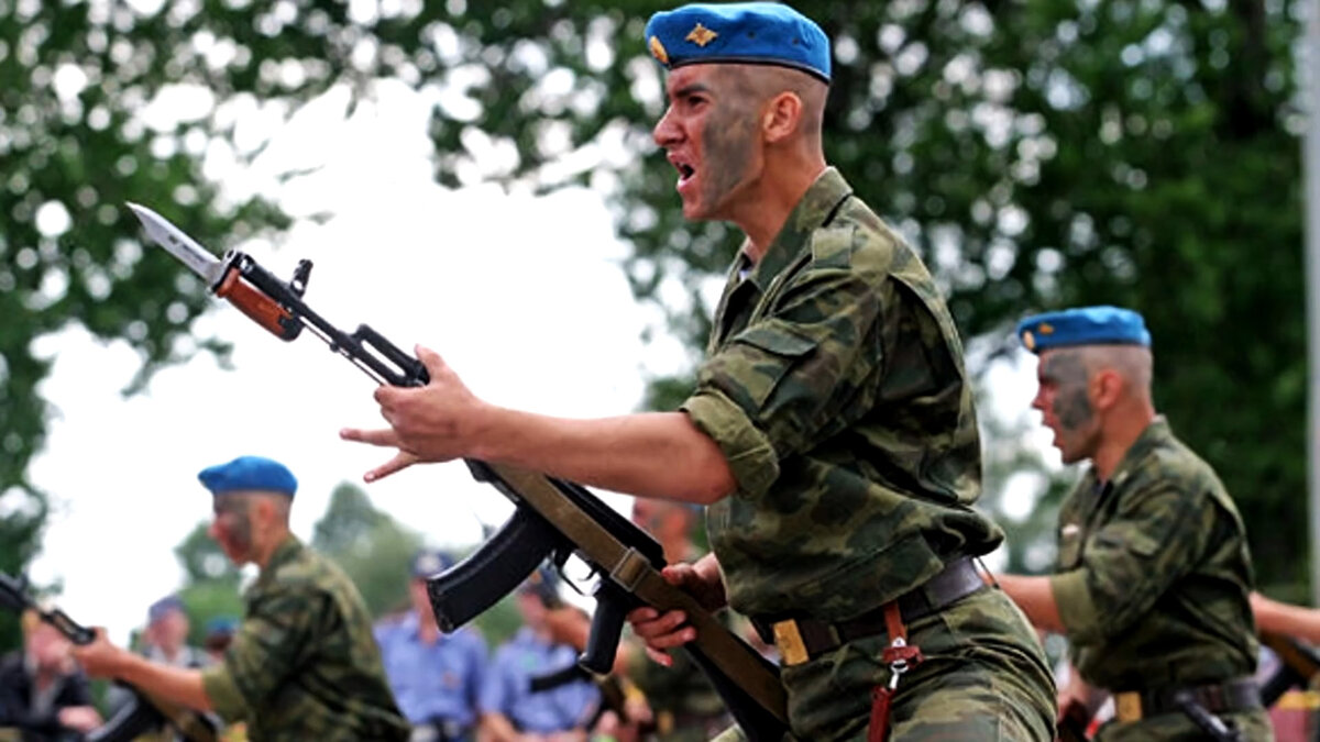 Рукопашный бой в форме военной