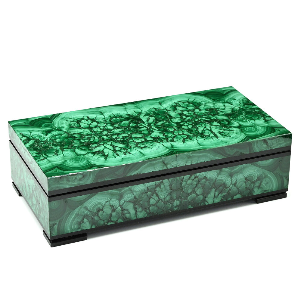 Шкатулка для купюр из малахита "Люкс" 189*93*55мм. Малахит из Конго. Цена такого изделия при таких размерах приближается к 70 тысячам рублей. Даже не представляю себе человека, который может хранить купюры в шкатулке из купюр )) (листайте вправо, чтобы увидеть больше > )