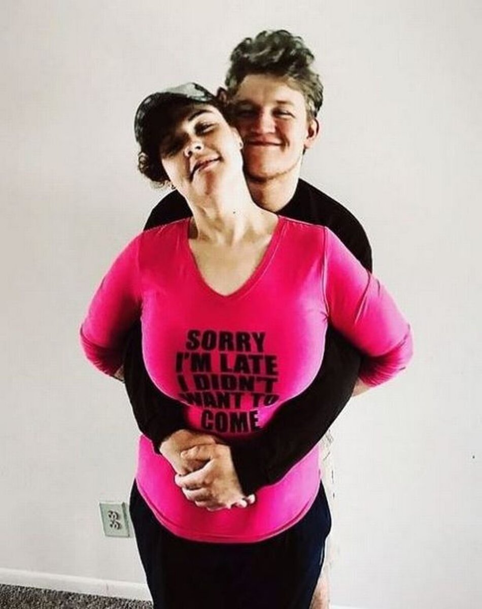    Похудевшая Сара Нили и ее муж Фото: Инстаграм (запрещен в РФ) @sarahneeley92