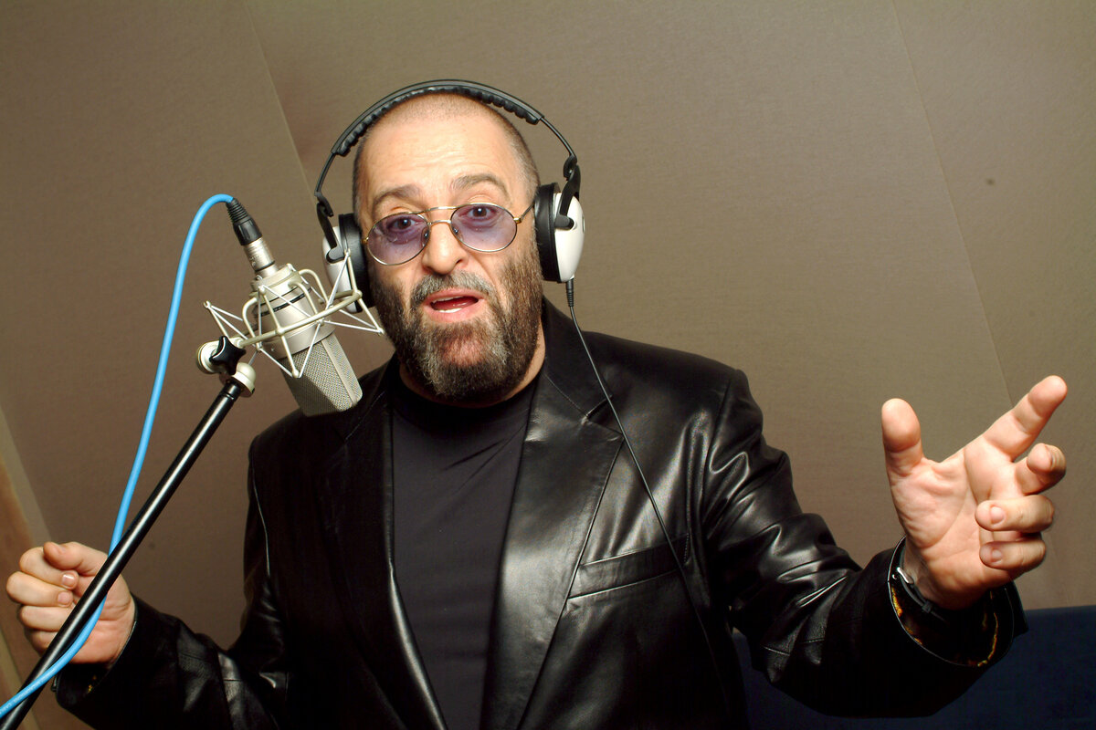    В 15 лет Шуфутинский начал увлекаться джазом и выступать в столичных кафе в составах различных музыкальных коллективов / Legion-Media