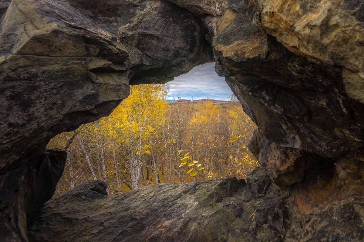 Каменск-уральский природа. Найти уральские. Найти уральские. Северный урал гора манарага. Мурал каменск уральский.