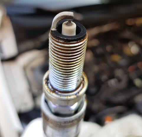 НАгар на свече, это мелкая гарь, но довольно неприятная.