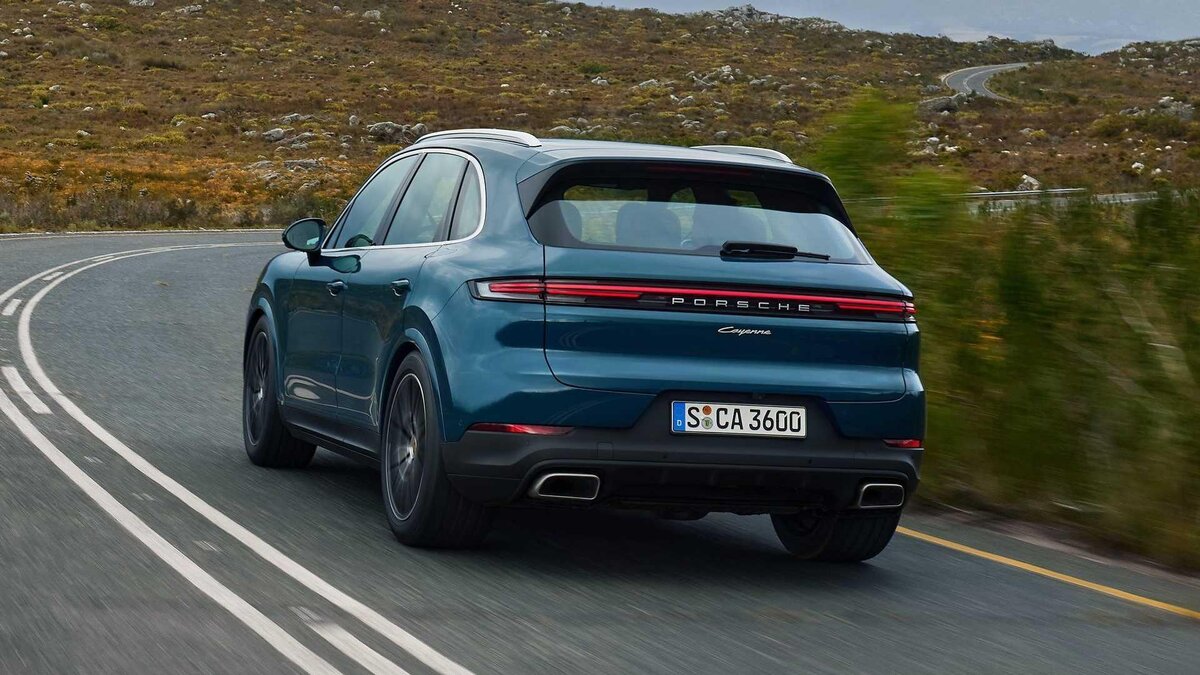 За рулем Porsche Cayenne 2020