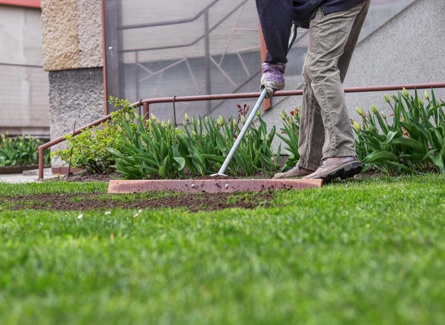 Как выровнять двор – исправьте неровный газон или сад с уклоном ...