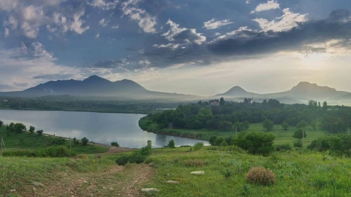 у реки в ессентуках