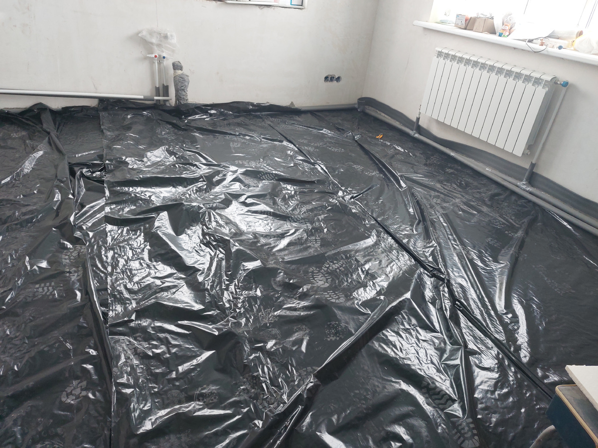 Батареи под окном, но еще не теплые...