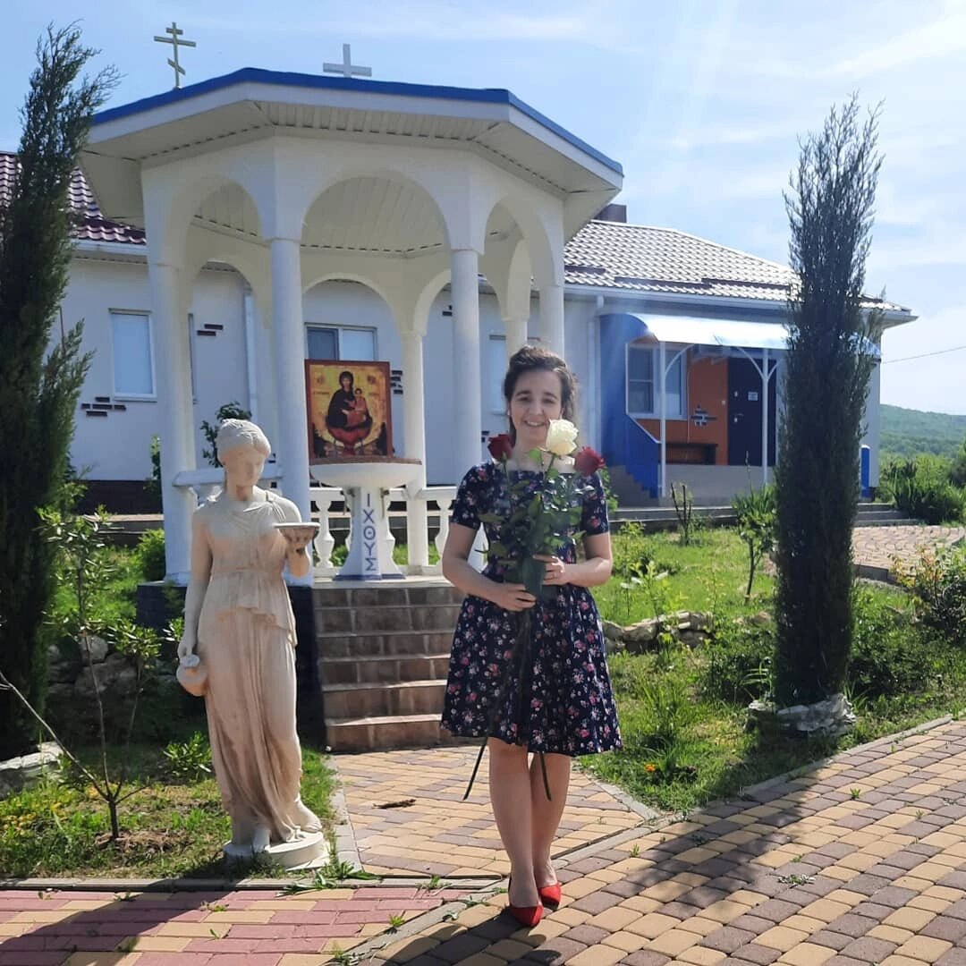 С Праздником 🤗❤️🌸🌸🌸