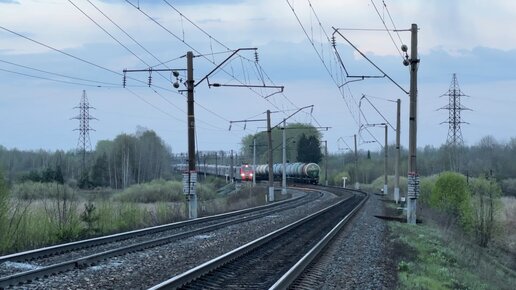 Электровоз ЭП1М-800 с пассажирским поездом 1 Владивосток - Москва на перегоне Котельнич-I - Ацвеж (Линия Котельнич - Буй)