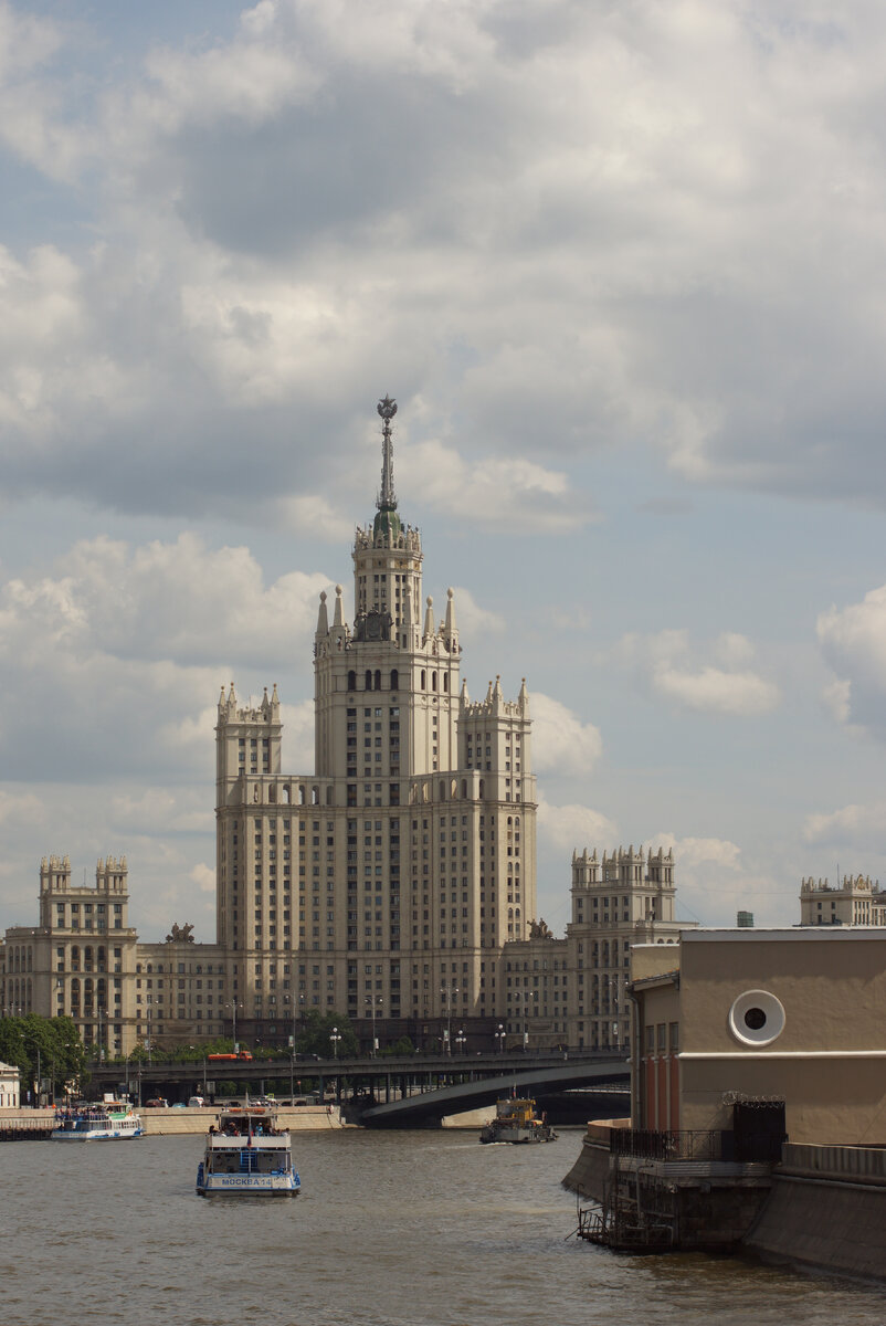 Дом на Котельничекой набережной