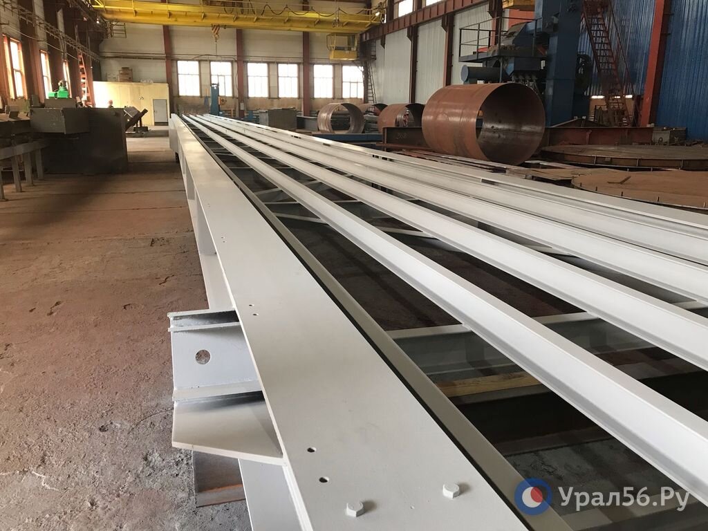    В Орске изготовили пролеты для будущего пешеходного моста в парк Строителей. Что происходит на месте?