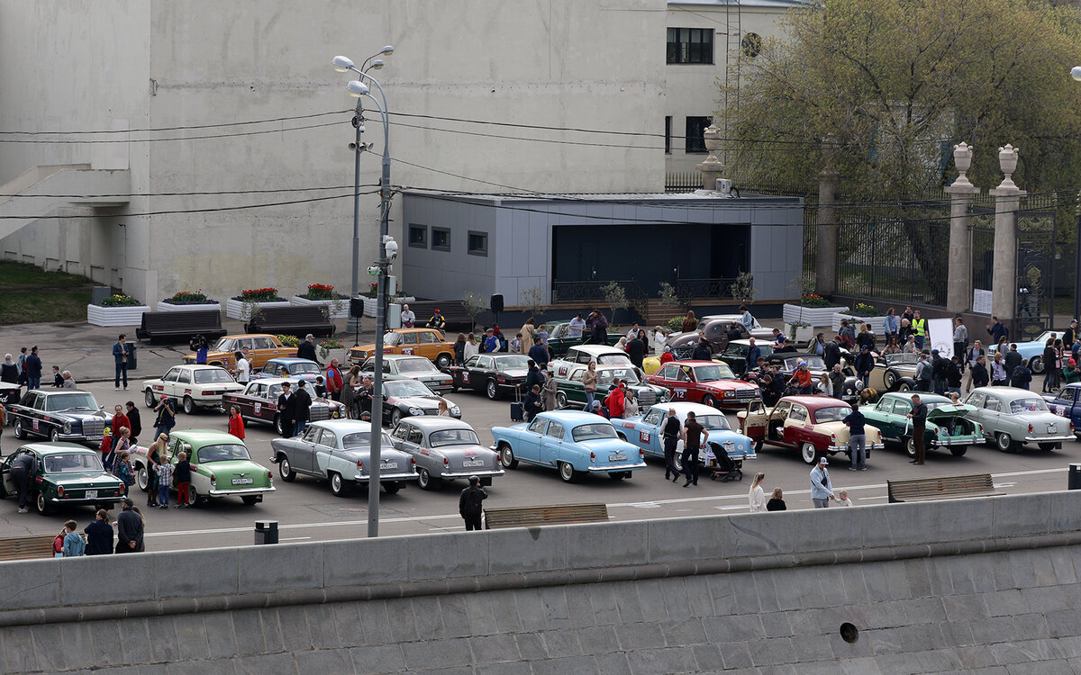 участники на набережной