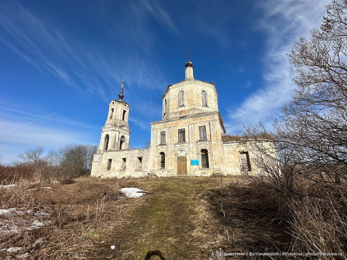 Зашла внутрь заброшенного храма и замерла в восхищении | Путешествия с ...