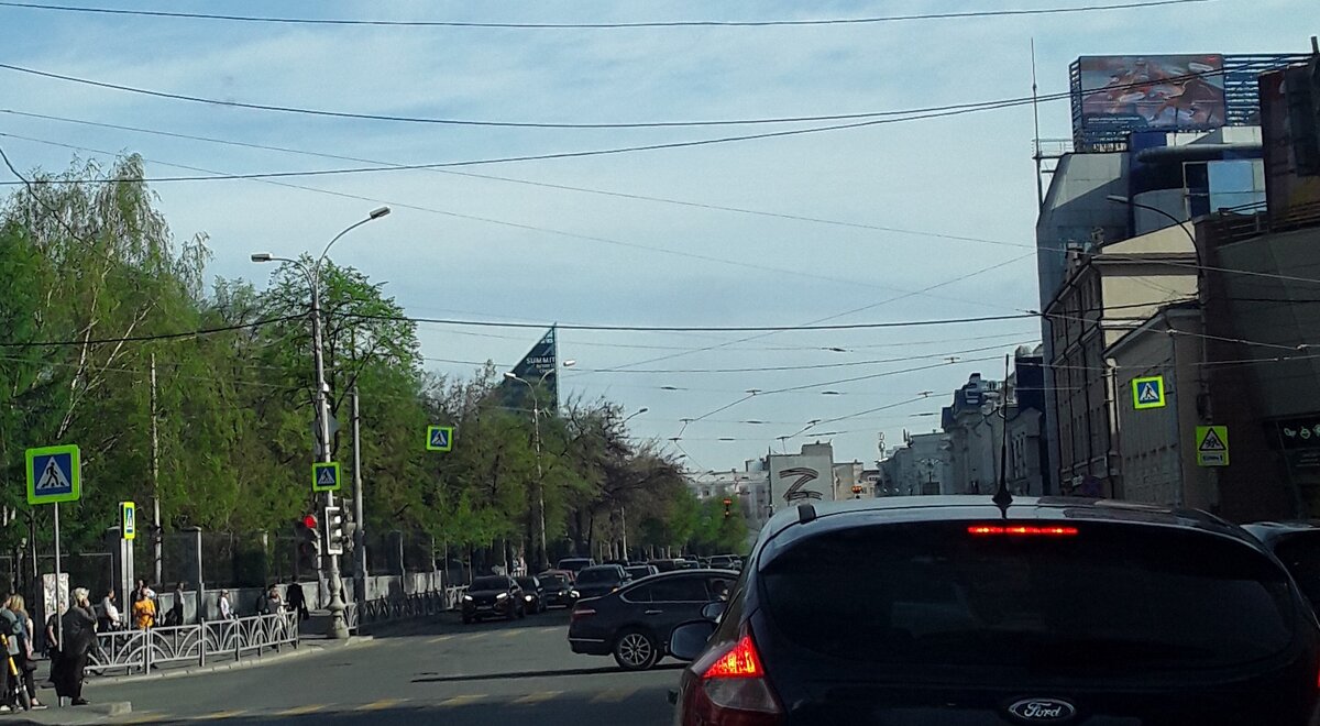 Слева находится вход в Дендрарий