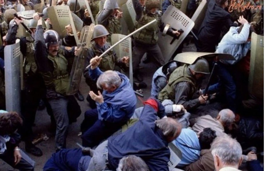демонстрация 1993. первомайский митинг 1993. первомайская демонстрация в москве 1993. октябрь 1993 ленинский проспект. кровавый первомай 1993 года в москве.