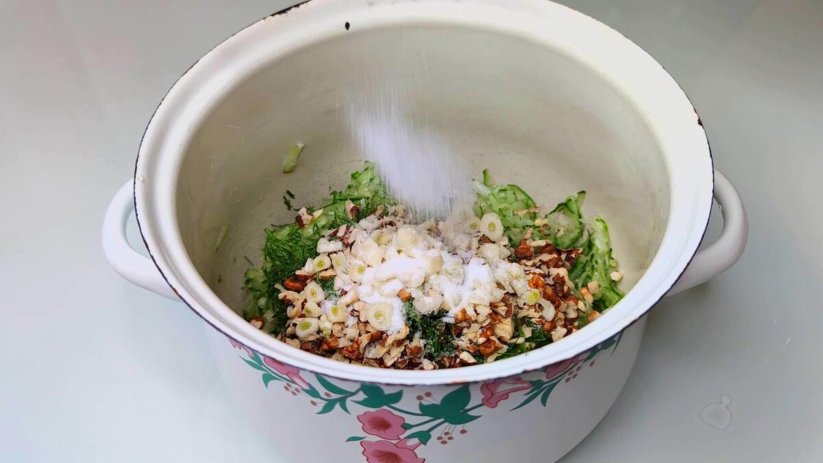 Ни мяса, ни колбасы не кладу, а выходит вкуснее гораздо. Готовлю вместо окрошки за 10 минут Ни мяса, ни колбасы не кладу, а выходит вкуснее гораздо. Готовлю вместо окрошки за 10 минут