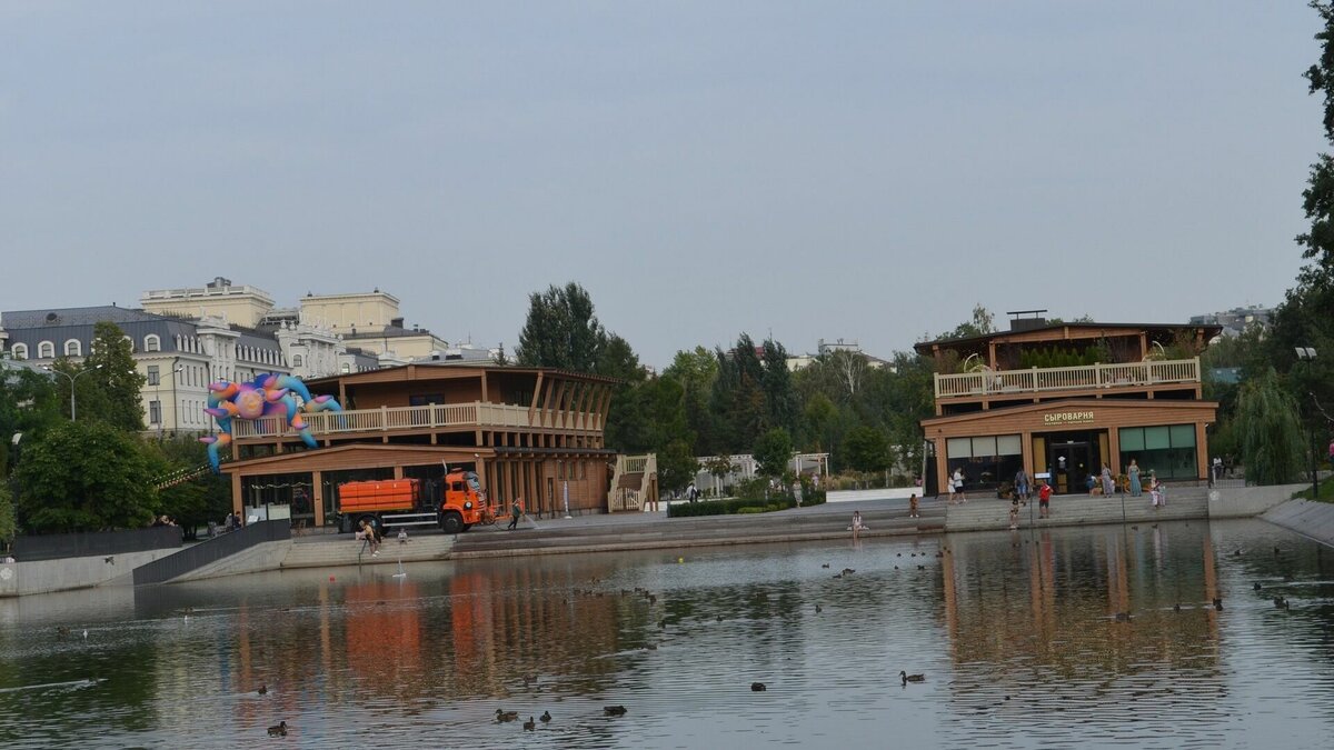     В Казани проведут летний книжный фестиваль. Он состоится 17–18 июня, а главной площадкой станет территория парка «Черное озеро». Об этом сообщила пресс-служба городской администрации.