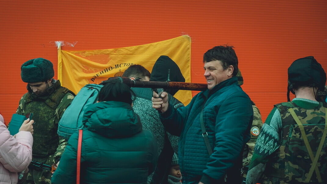     Закон о военных сборах допускает бронирование. Важно понимать, что бронируется не сам человек, а конкретно его должность, сообщил RostovGazeta юрист Антон Габович.