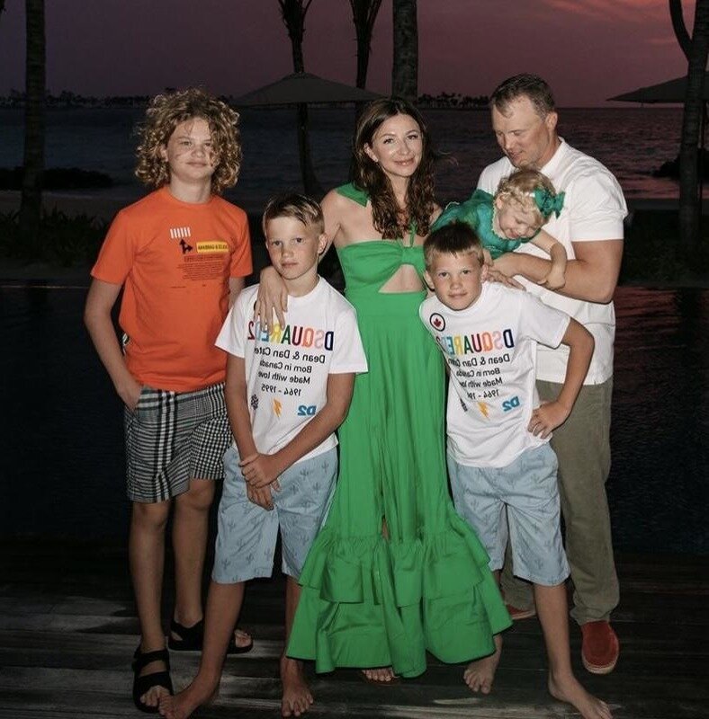 Елена с семьёй