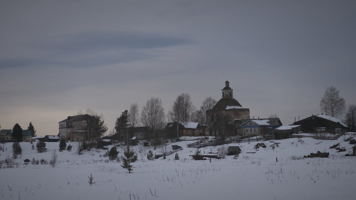 Вид на село Лена с реки Ленский Полой