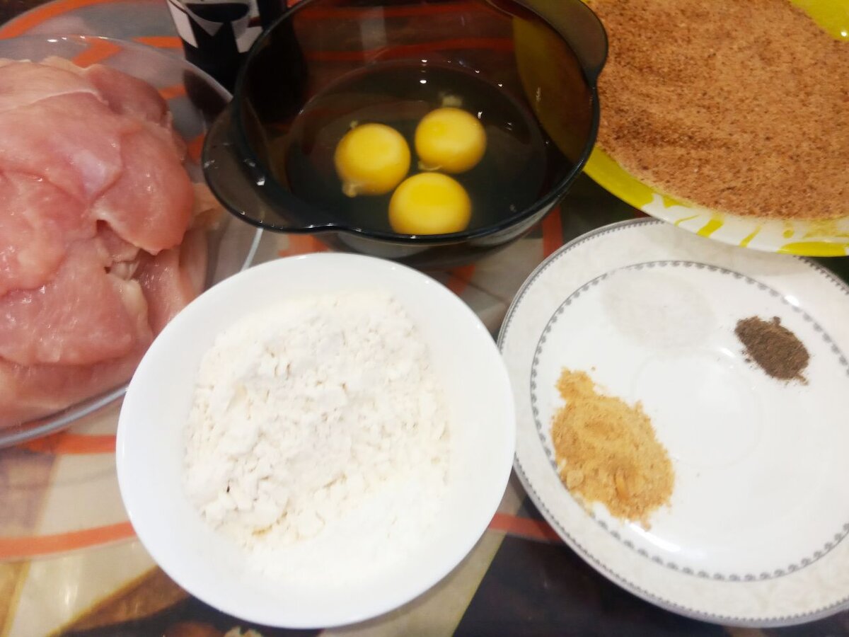 Ингредиенты для приготовления жареного филе в панировочных сухарях