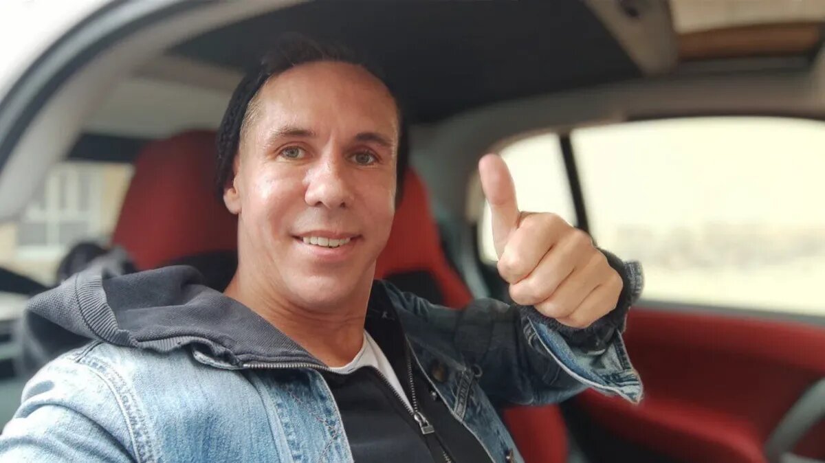 Сейчас актёр доволен жизнью. Фото: t.me/alexeypanin77