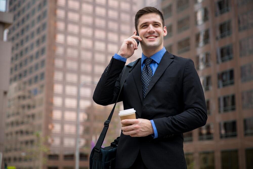 Успешный человек. Одноклассники бизнесмены. Бизнесмен сток. Люди в офисе. Успешный бизнесмен.