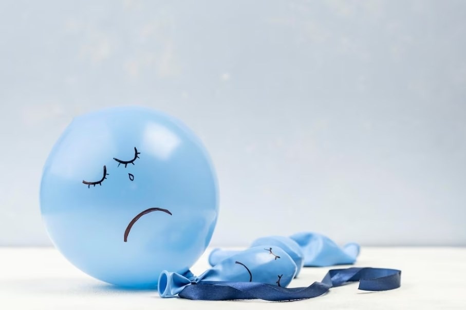 Изображение от <a href="https://ru.freepik.com/free-photo/sad-balloon-with-copy-space-for-blue-monday_11153255.htm#query=%D0%BE%D0%B1%D0%B8%D0%B4%D0%B0&position=0&from_view=search&track=sph">Freepik</a>