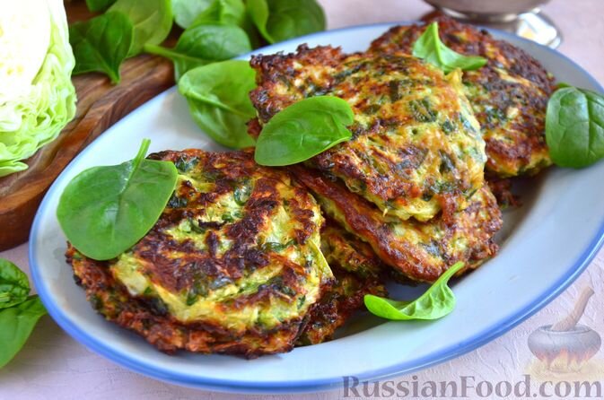 капуста белокочанная, шпинат, яйца, мука, соль, перец чёрный молотый, травы сухие итальянские, масло растительное