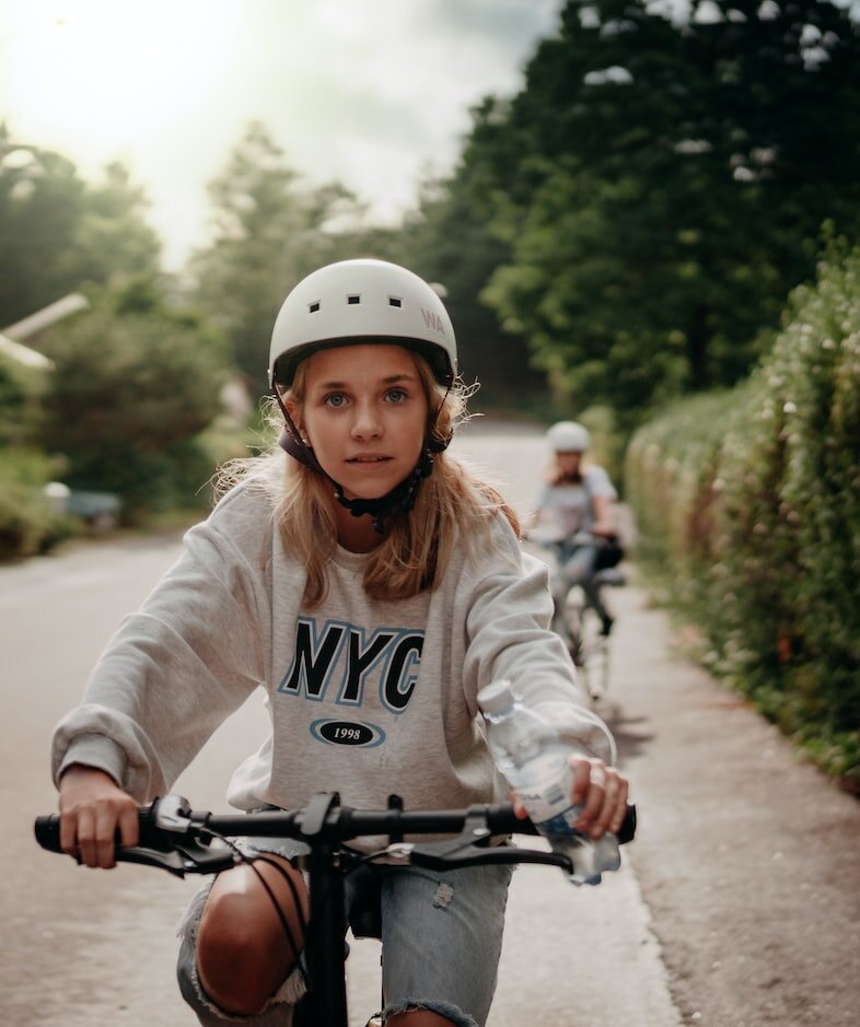 https://unsplash.com/photos/ZzVMNgg23pk
